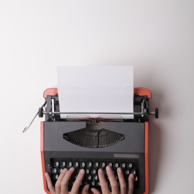 hands on typewriter